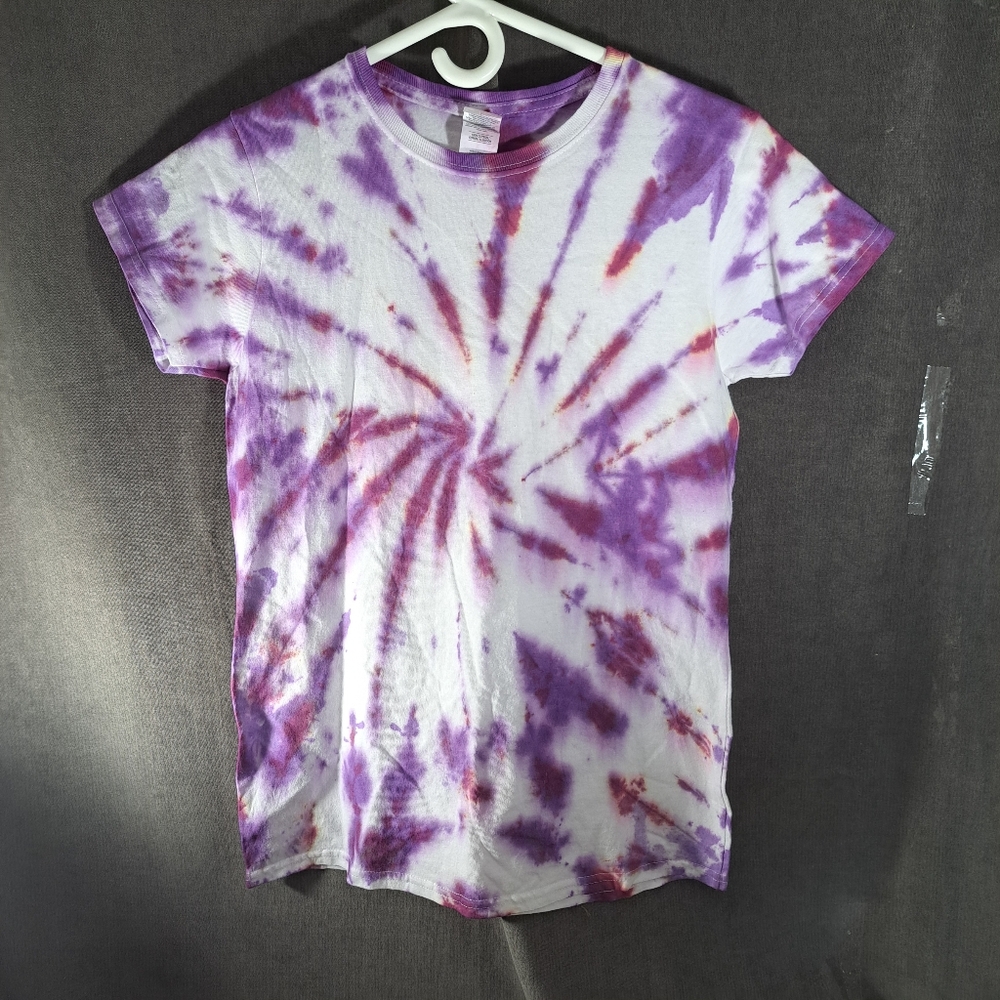 Hand Crafted White with Various Purples Twisted Tie Dye Graphic Tee NWOT L